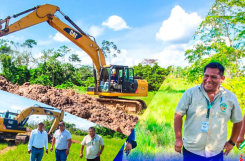 EL ALCALDE LIC. JUAN CARLOS VALLES INSPECCIONA EL TRABAJO DE CANALIZACIÓN DE RIO VÍBORA